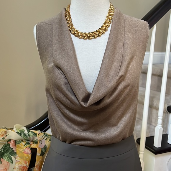 Ann Taylor top. Size S - Picture 5 of 11